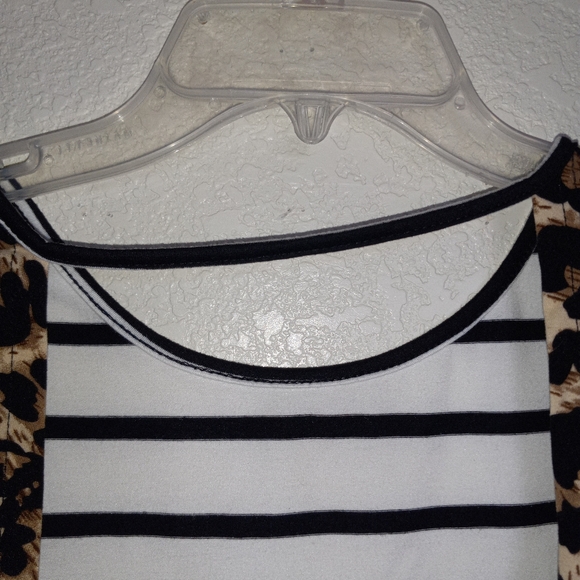Shein size m summer top black and white stripes front dips back animal trim. - Picture 4 of 5